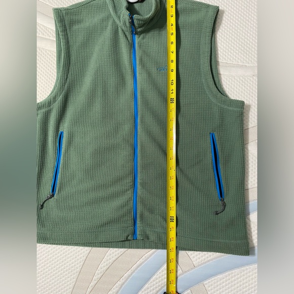 Orvis Trout Bum mens Green Fleece Vest with Blue Accents - Picture 4 of 6